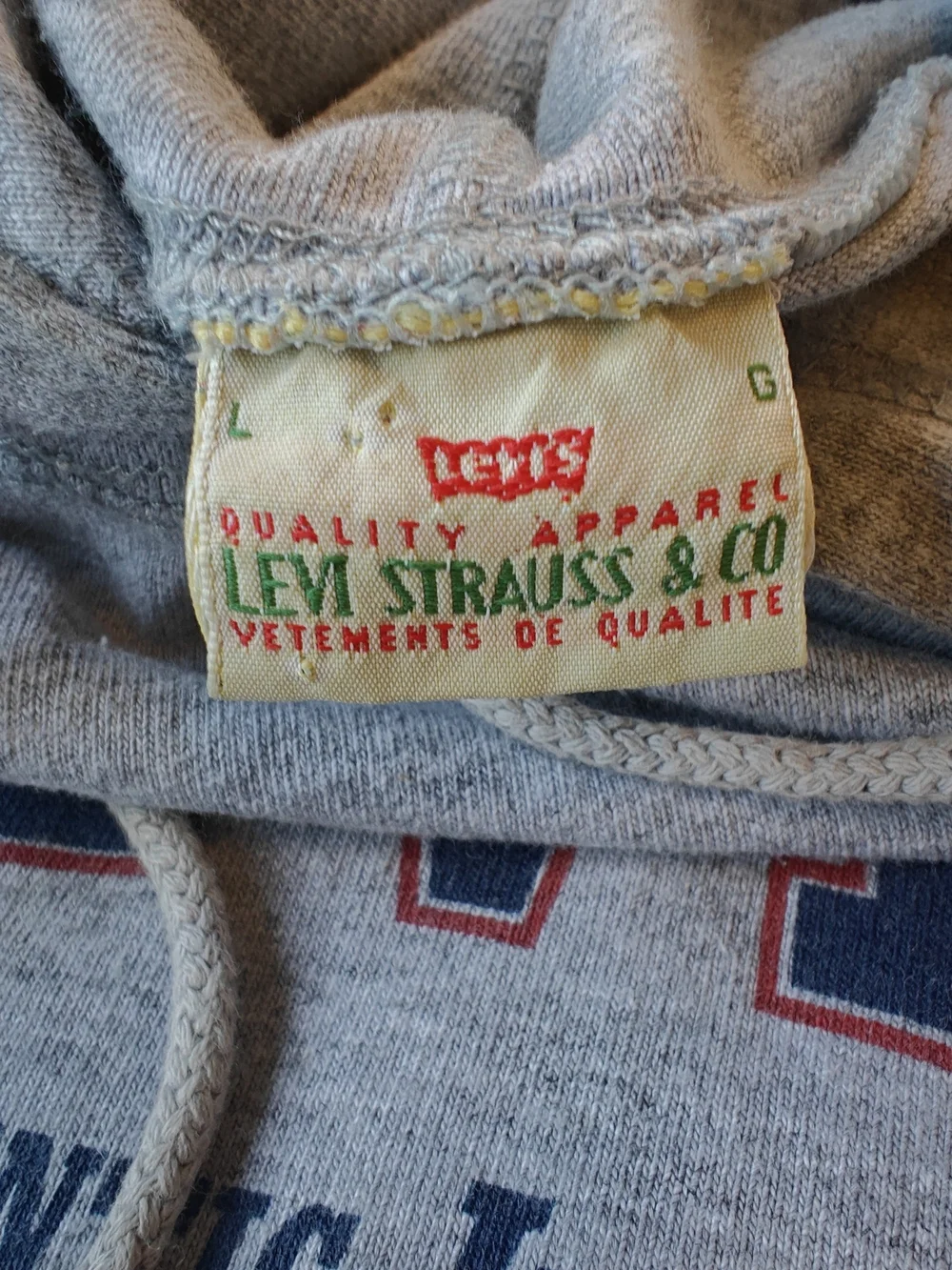 Levi's Vintage Light Gray Hoodie with Red & Navy Logo Details - Picture 2 of 8